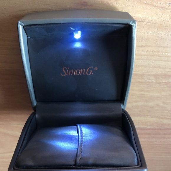 Light up Simon G box - Picture 1 of 6